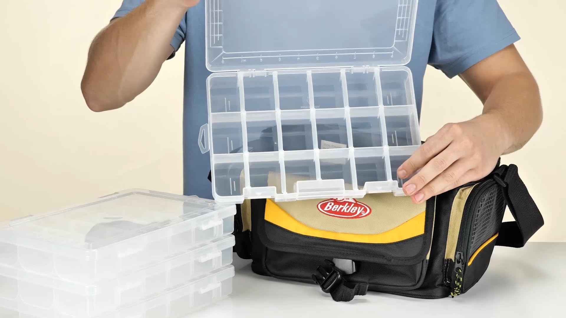 Berkley System - Practica Borsa da Pesca con 4 Scatole per Esche da Pesca e Scatole per Attrezzatura da Pesca con tracolla imbottita