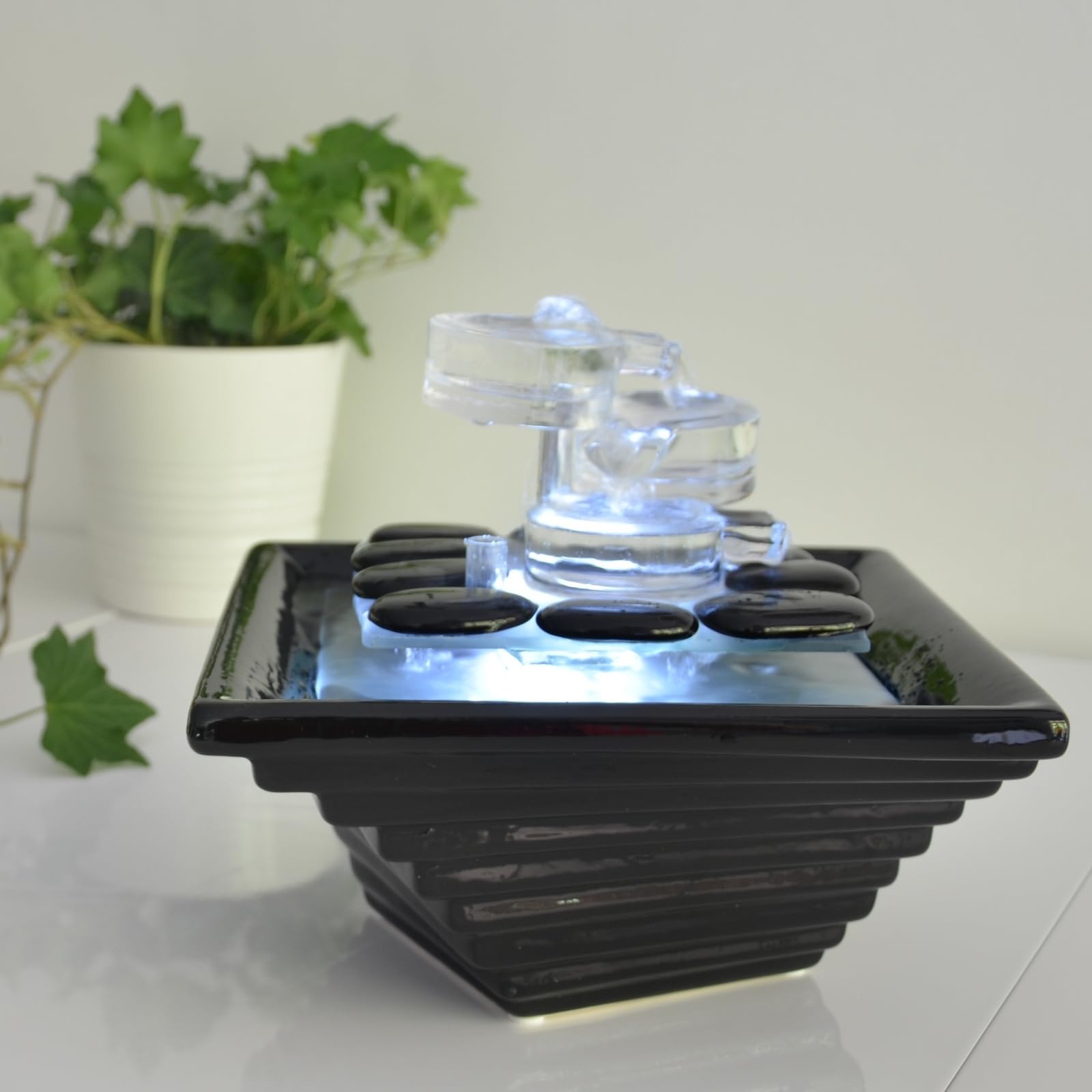 Fontaine d’Intérieur en Céramique et Verre Haute Qualité Lumière Blanche, Déco Méditation, Tasse Jarre Zen, écoulement d’eau envoutant, Idée Cadeau Haute Gamme, H 20x23x23cm – Himalaya Zen’Light