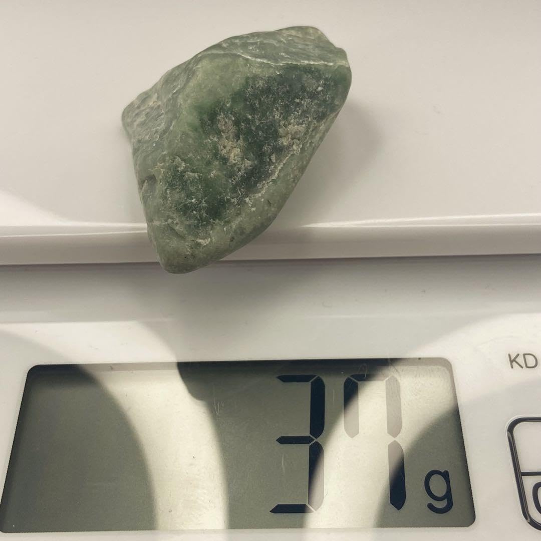 Amazon.co.jp: 糸魚川翡翠 原石 緑ヒスイ 37g : おもちゃ