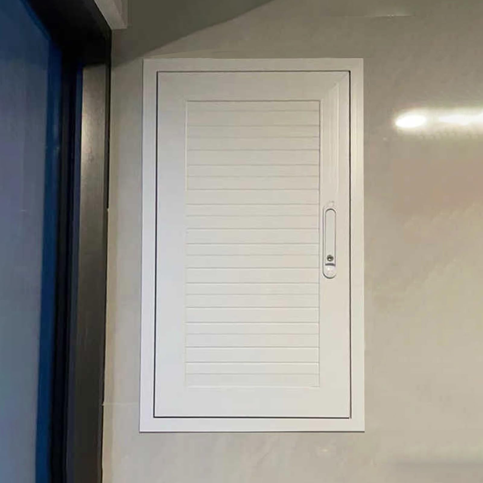 Escotilla de inspección y panel de acceso para ocultar cableado de unidades de aire acondicionado