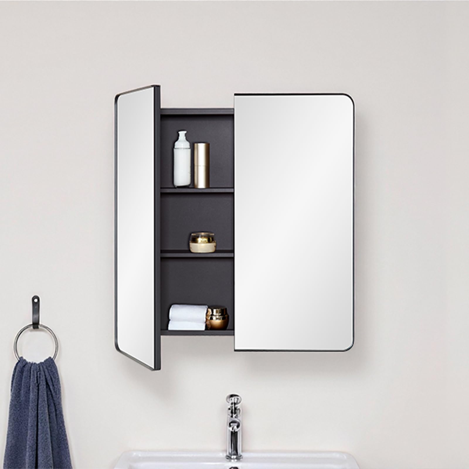 Fundin Armario con espejo de baño con espacio de almacenamiento, puertas dobles, marco de metal con esquinas redondas, estantes ajustables, color negro mate, montaje en superficie, 60 x 65 cm