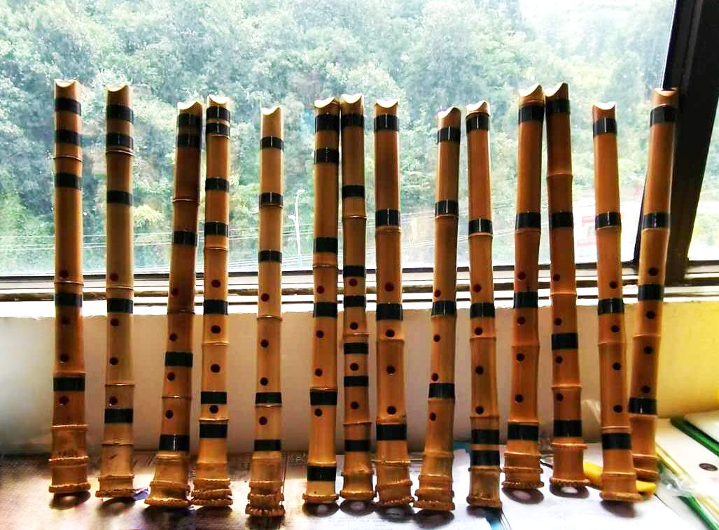 Flûte zen shakuhachi pentatonique soufflée à l'extrémité avec racine de cloche natura. TOZAN-ryu 1,8 pieds. Bon pour les flûtistes débutants et chevronnés. Jouez du jazz"TAKE FIVE"