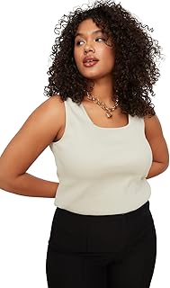 ترنديول فانلة داخلية نسائية بيسيك مضلعة برقبة مربعة مقاس كبير TBBSS22AL0011 مقاس كبير للرياضيين