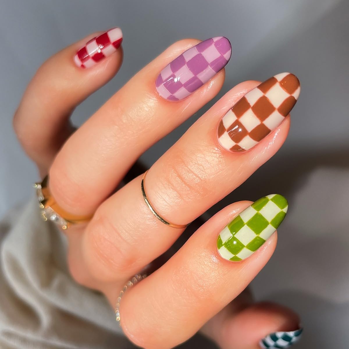 24 Pcs Short Press on Nails Colorful Checkerboard Fake Nails Almond Acrylic False Nails Glossy Design Cute Reusable Artificial Glue on Nail Short Oval Stick on Nail for Women Girls