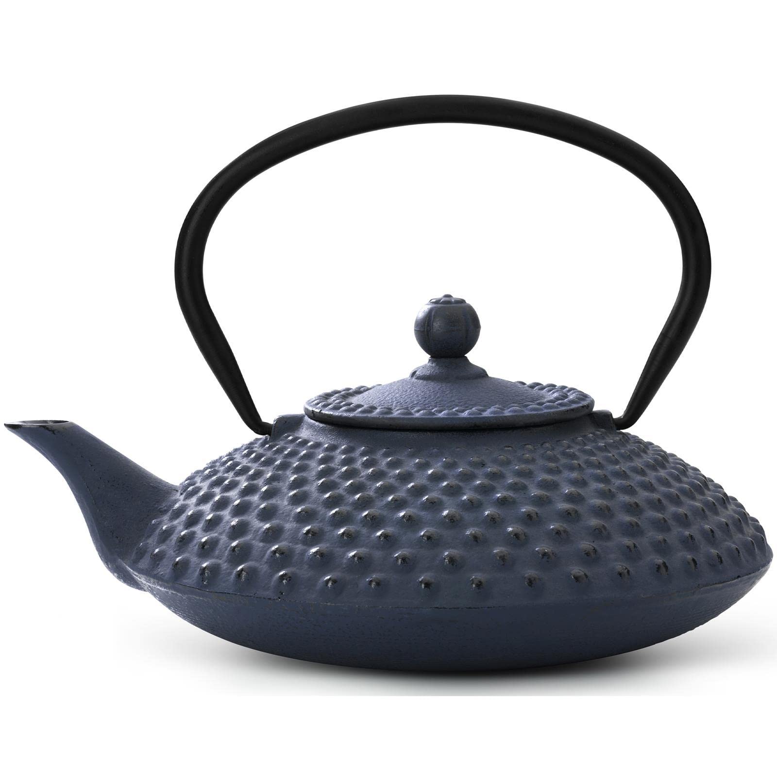 Bredemeijer Teekanne asiatisch Gusseisen Set 1.25 Liter - blaue Gusskanne mit Henkel & Edelstahl Tee-Filter Sieb-Einsatz für losen Tee & 4 Teebecher (Tassen) & Untersetzer & Deckelheber