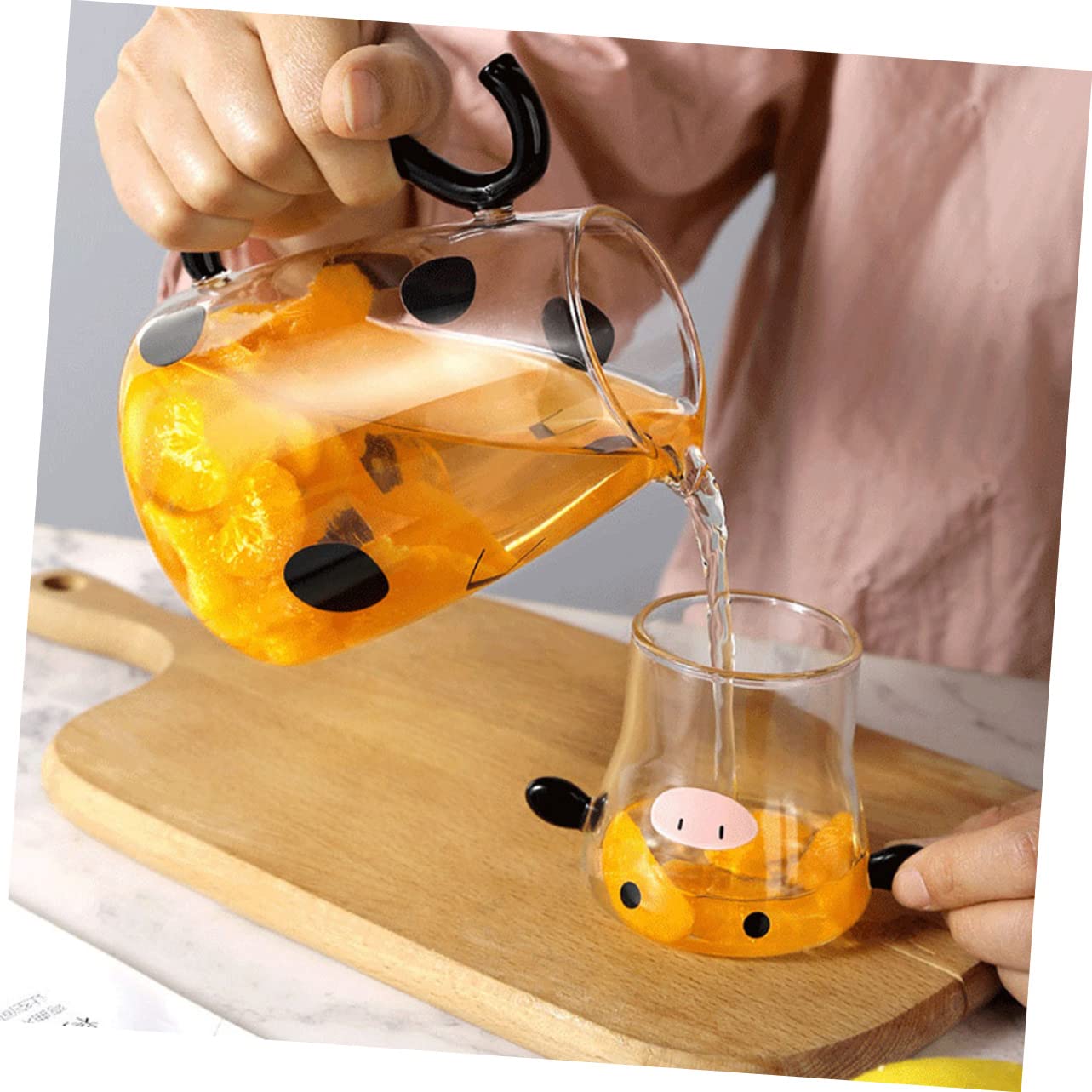 SOLUSTRE Kaltwasserkrug Glas mit Kuhmotiv Glasbecher als Deckel Hitzebeständig für Zuhause Büro Karaffe Großer Wasserspender für Tee Saft Milch