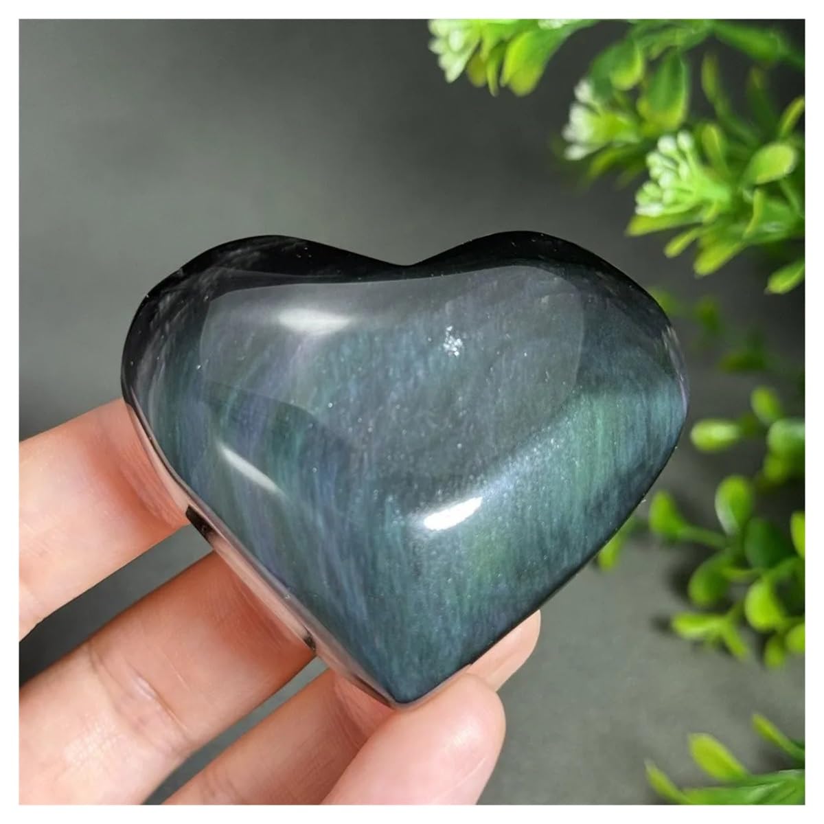 Obsidiana arcoíris en corazón para decorar su salón o espacio de yoga