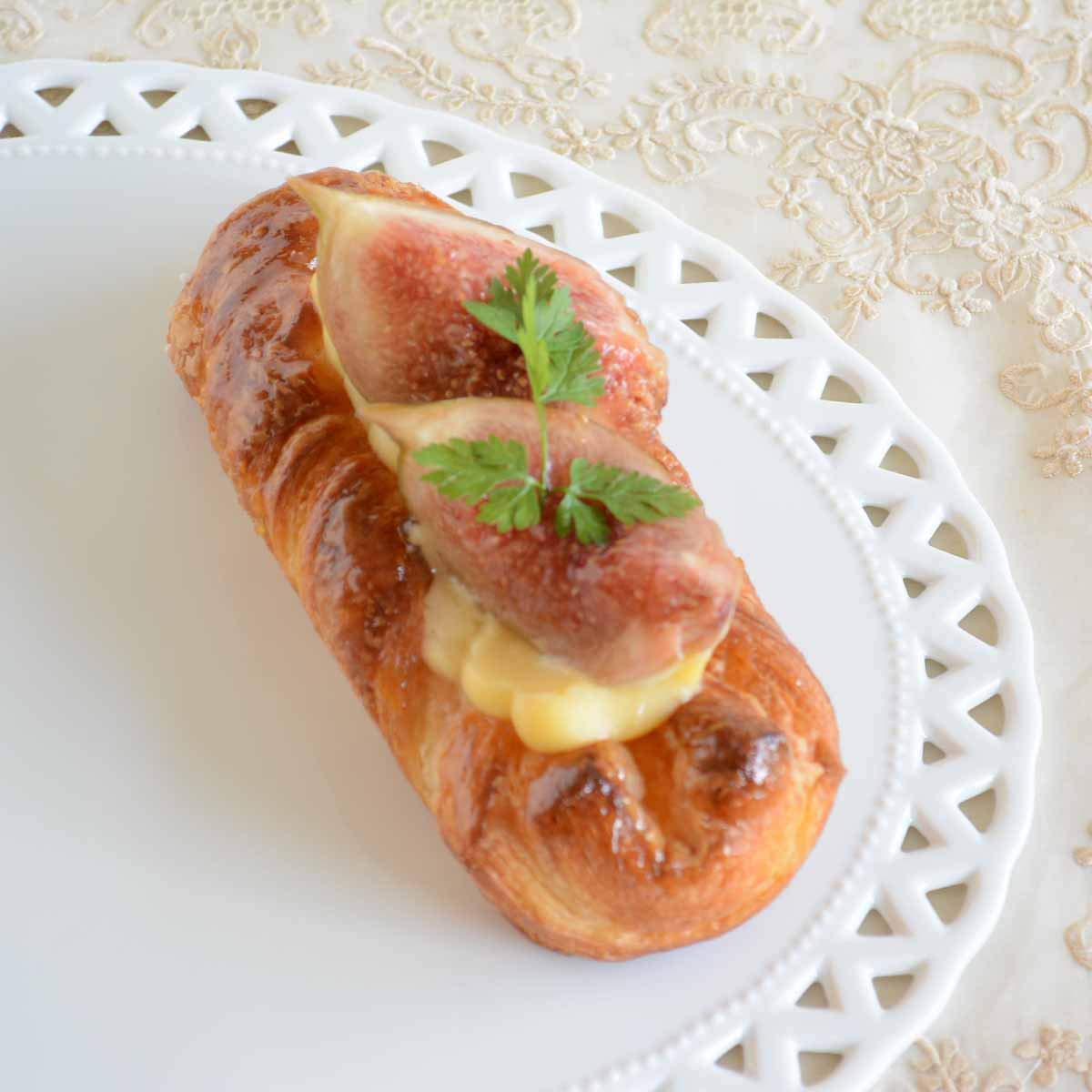 Amazon | 白磁 透かしフラットトレイ（楕円・大） レースオーバル28cm