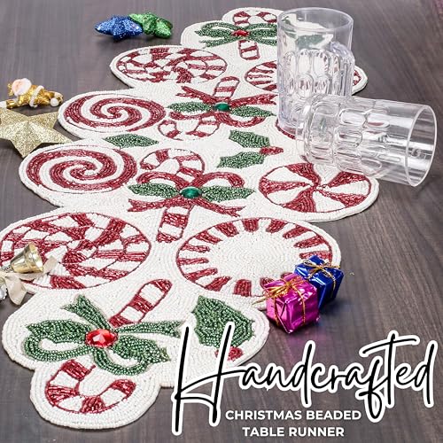 Chemin de table de Noël en perles pour sublimer une table terne sans effort