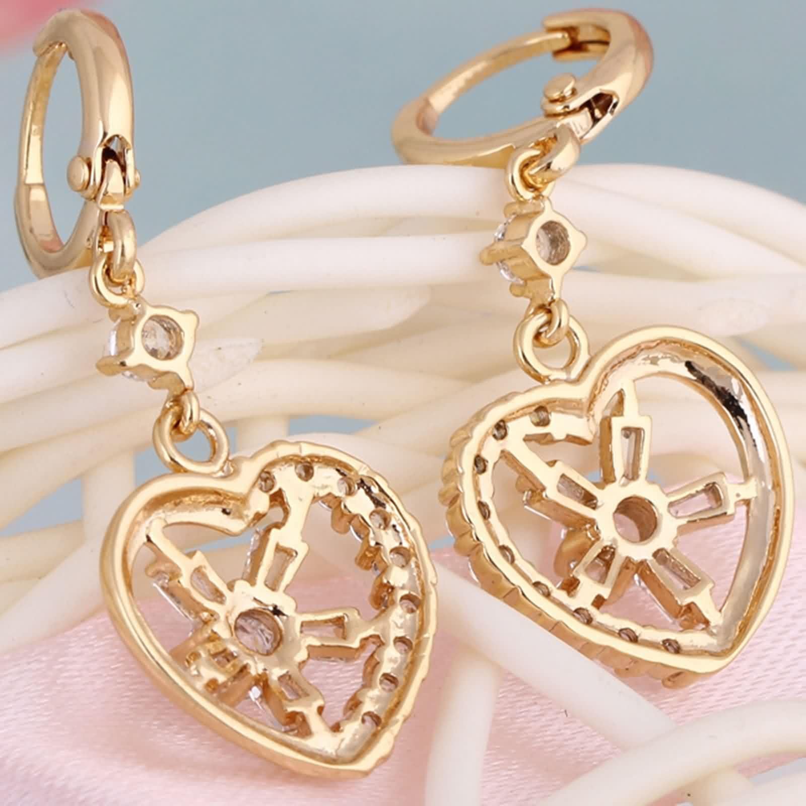 Pendientes de oro auténtico para mujer Au375, pendientes de aro de moissanit hoop con corazón hueco, pendientes de oro amarillo de 9 quilates para mujer pequeños