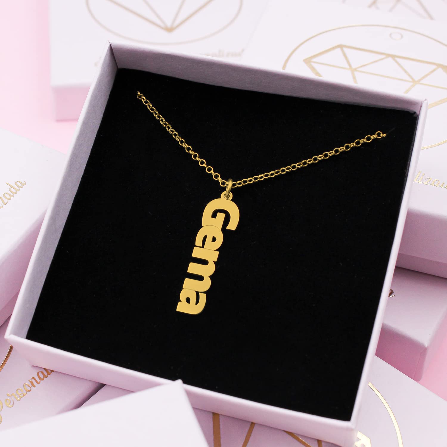Collar con Nombre Personalizado Plata Chapado en Oro 18K - Colgante con Nombre Joya Personalizada Navidad, Aniversario, Día de la madre - Ideas de Regalos de Cumpleaños para Mujer, Niña, Madre, Hija