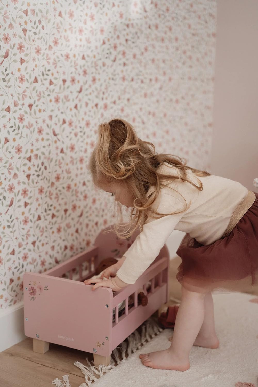 Little Dutch Cama para muñecas Cama para muñecas bebé Muñecas Madera rosa con flor - rosa