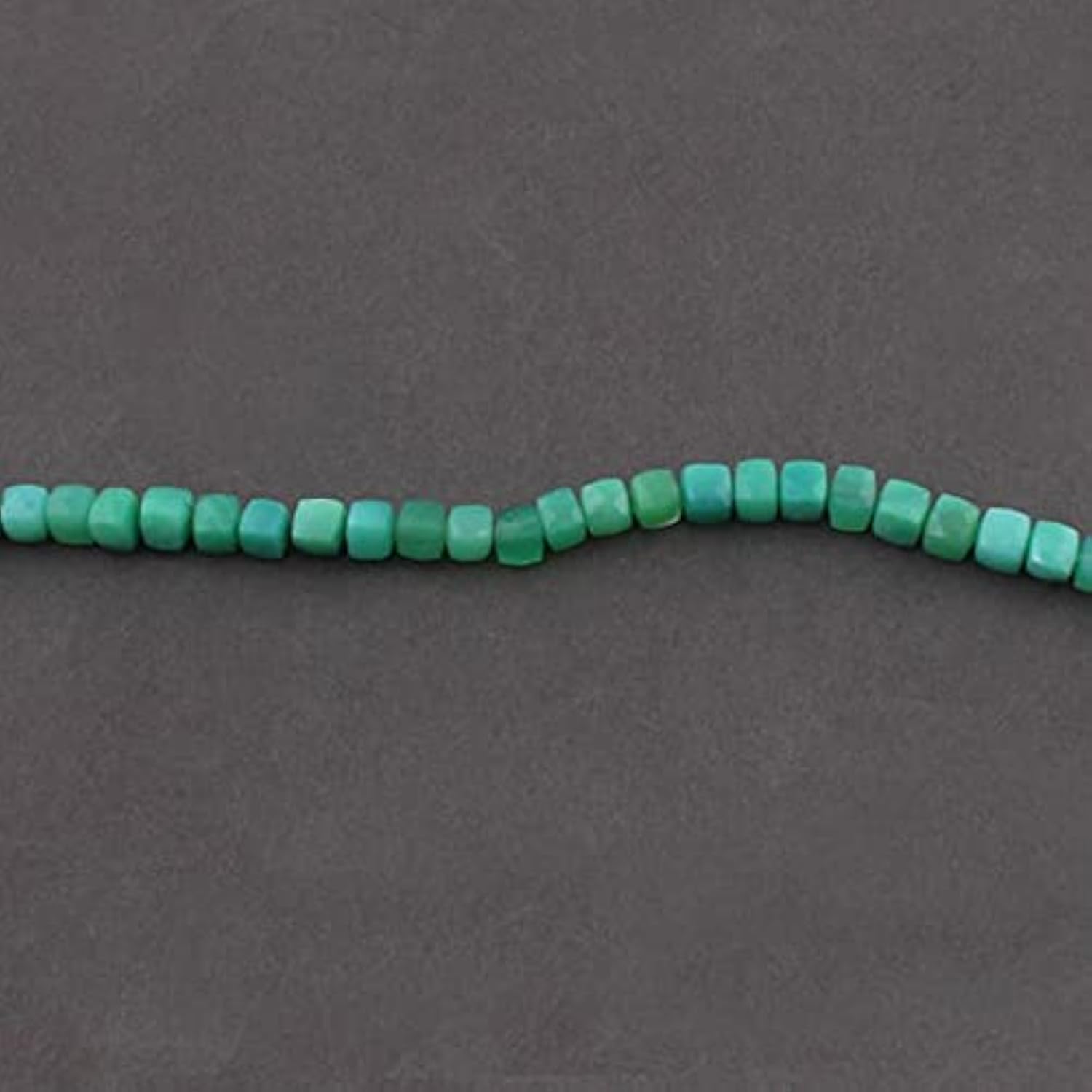 Perles chrysoprase naturelle en cubes briolettes pour fabriquer un collier