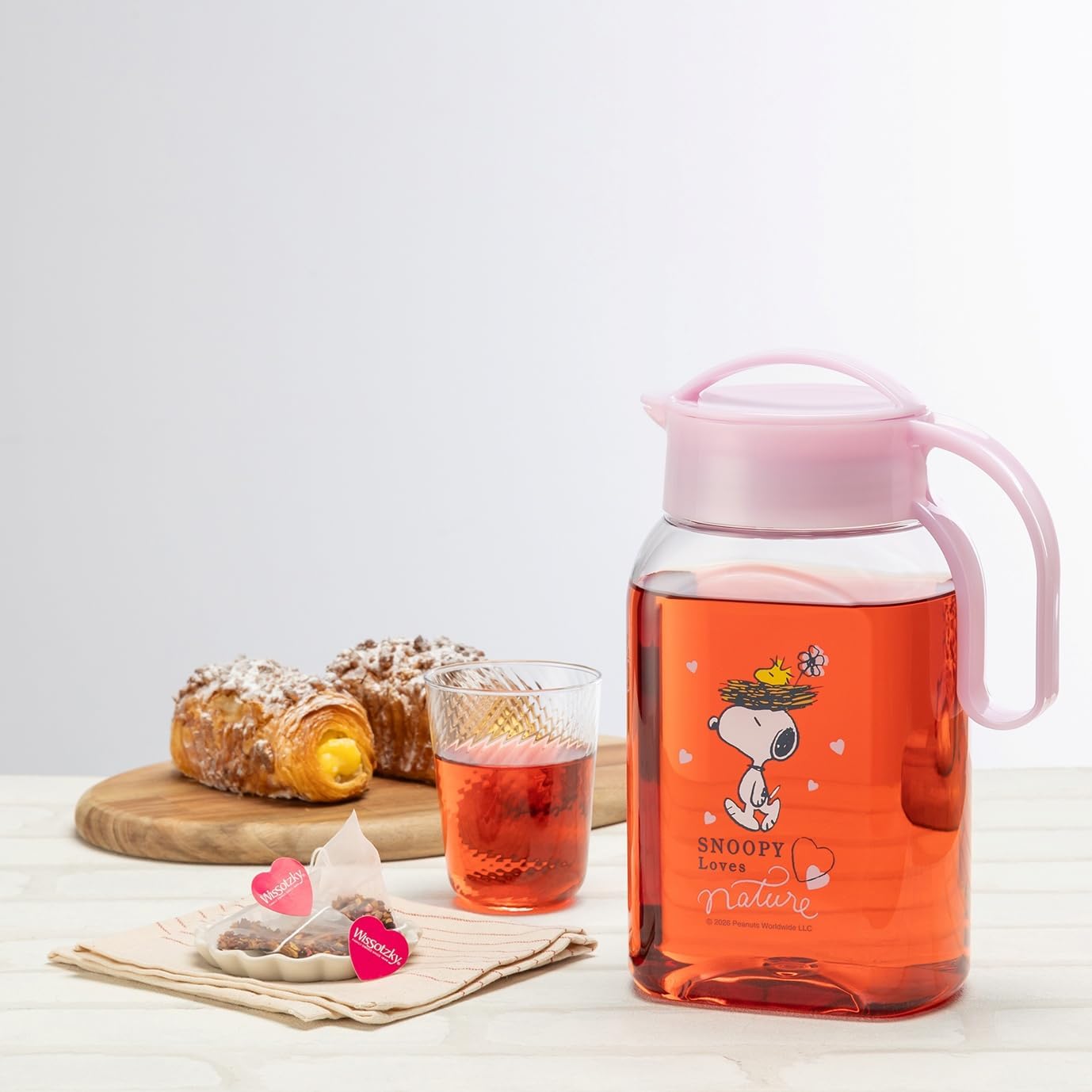 Iwasaki Industries K-1282 LP Rustroware Cold Water Bottle, 0.6 gal (1.8 L), Horizontal and Screw Pitcher, Snoopy, Love Peanuts, Heat Resistant, Can Be Used For Boiling Water, Horizontally, Wide Mouth