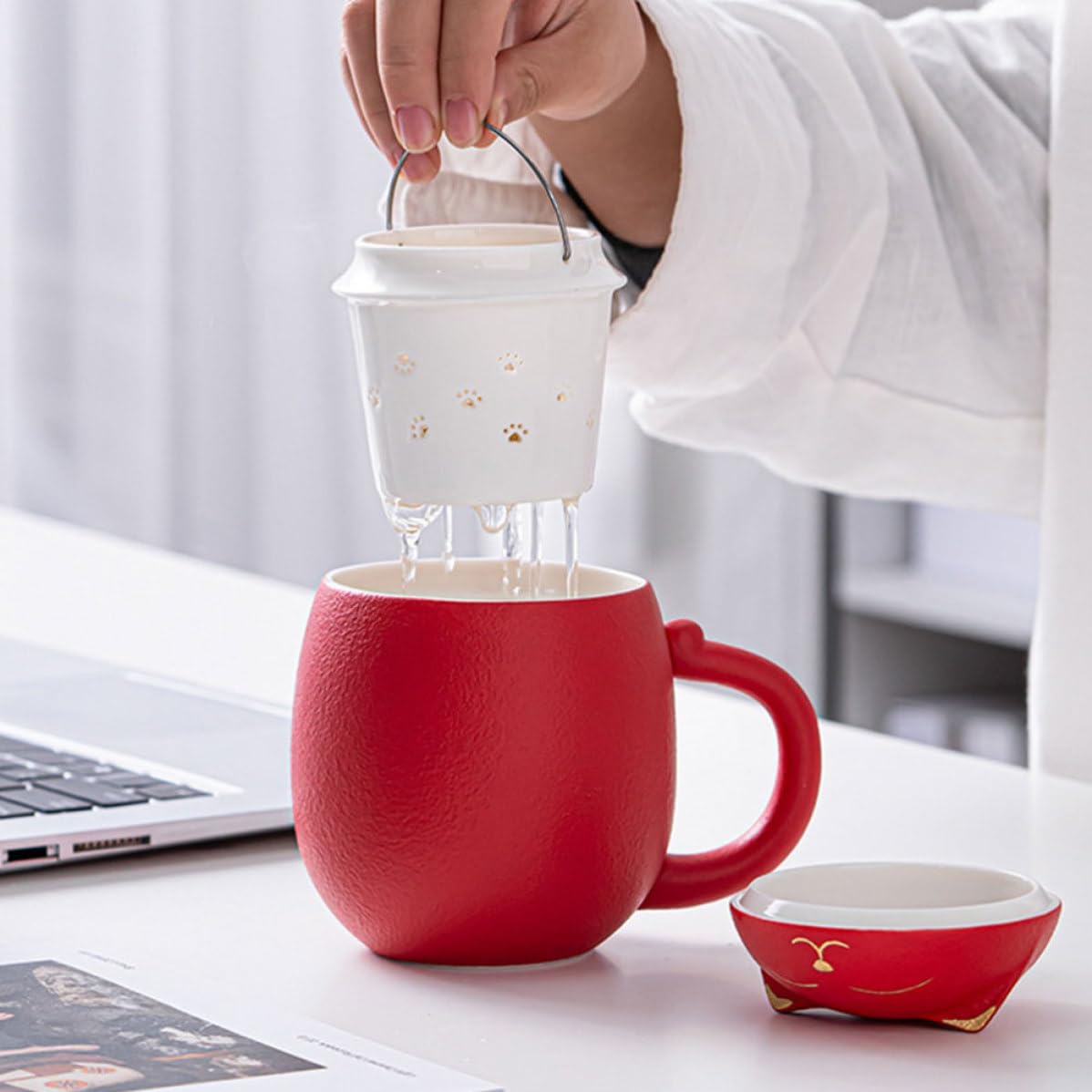 SOLUSTRE Keramik Kaffeebecher 400ml mit Deckel und Filter Katzenmotiv Tasse für Büro und Zuhause Rot Satz