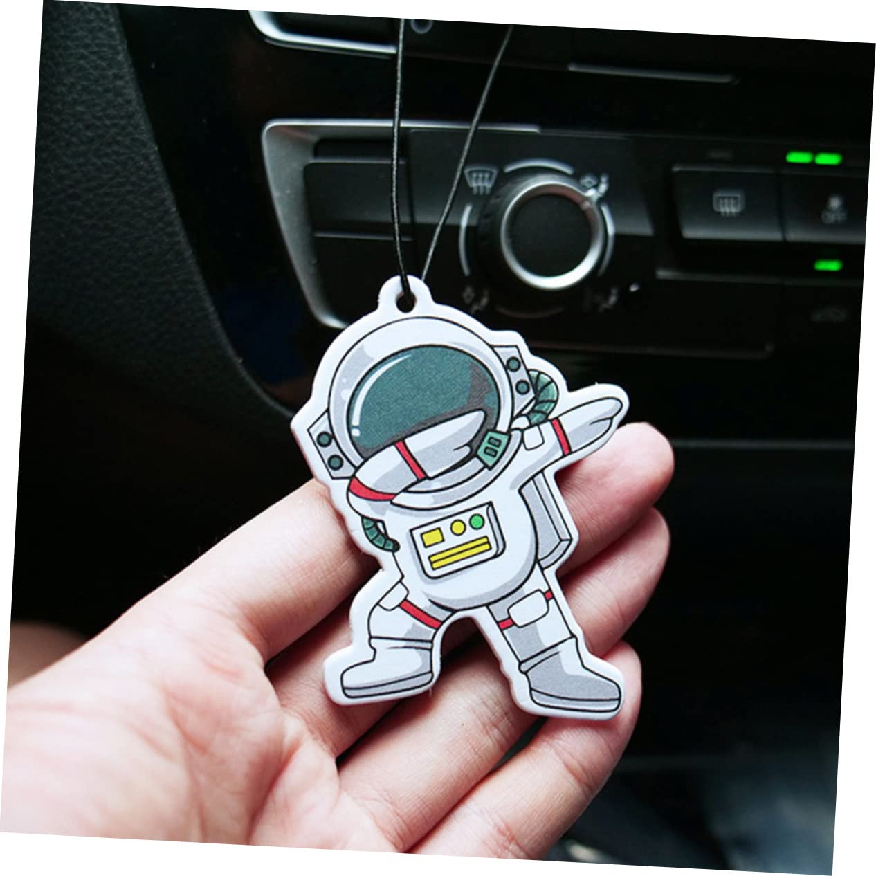 ULTECHNOVO 60stücke Teiliges Astronauten-hängedekor Für Rückspiegel Auto-innenraum-duftanhänger Mit Verschiedenen Designs Für Frischen Duft Und Stilvolle Dekoration Im Auto Und Zuhause