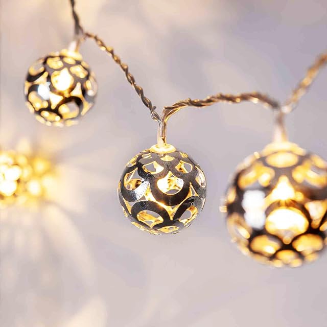 Lights4fun 16 Silver Ball Plug in Fairy String Lights Warm White LEDs for Indoor Use 2.25m