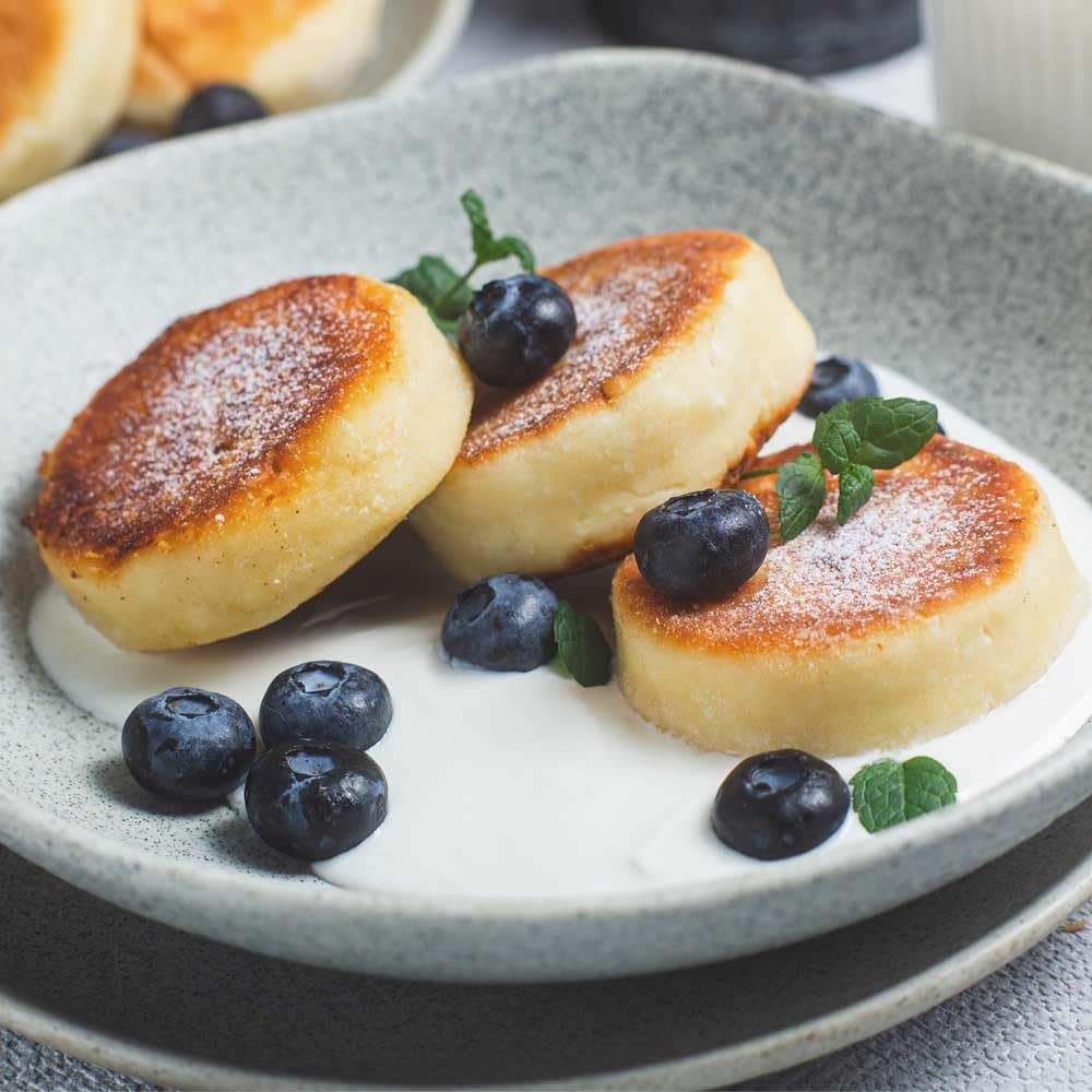 BARIN Slawische Klassiker Set 2160g Syrniki und Wareniki mit drei verschiedenen Füllungen Tiefgefrorene Russische Spezialitäten Quarkpfannkuchen Teigtaschen mit Kartoffeln, Spеck, Steinpilzen,