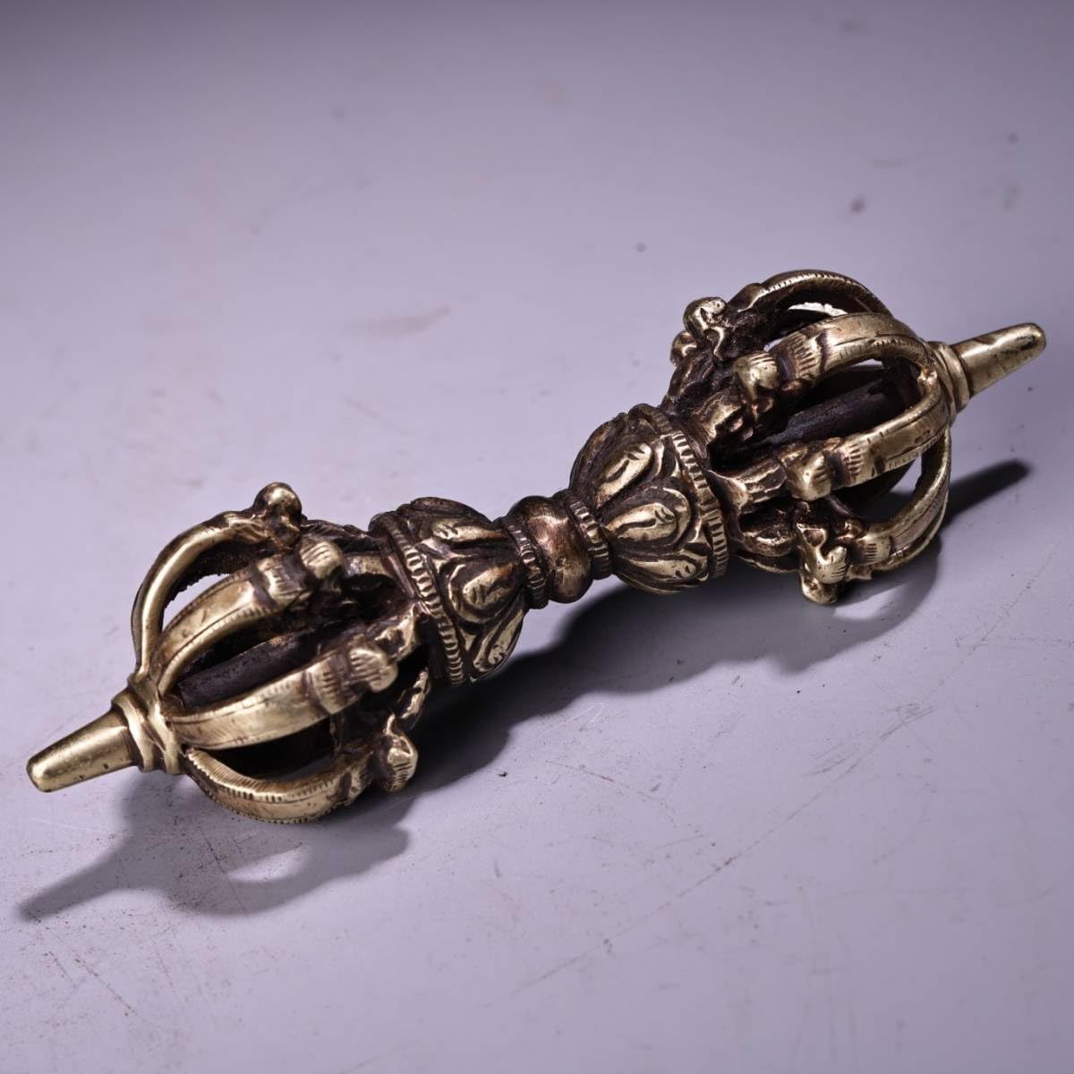 Amazon.co.jp: 秘藏 蔵伝工芸響銅製九股多傑金剛降魔鈴杵法器 古