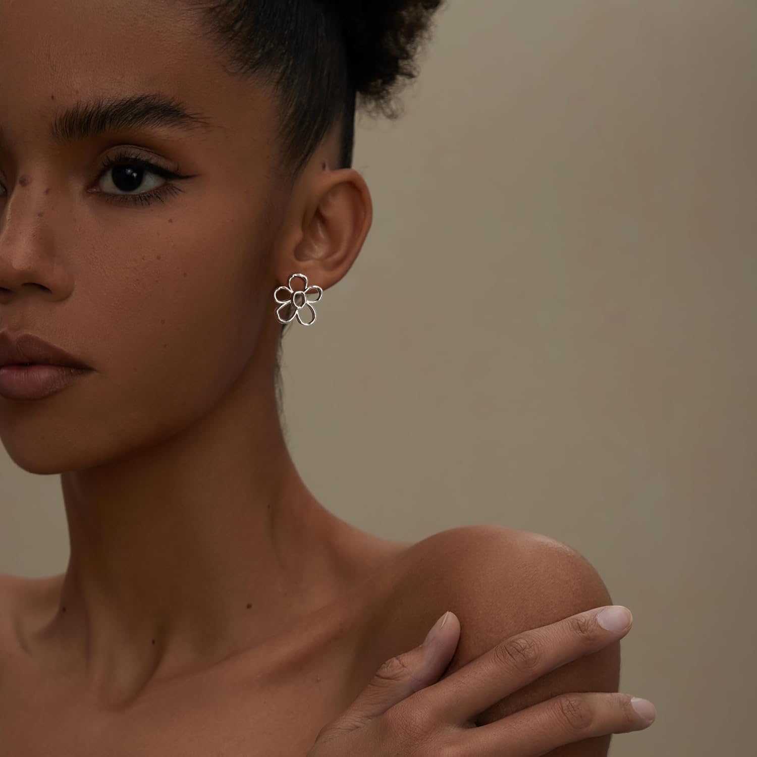 LecAit Summer Dainty Daisy Flower Earring Hollowed out Flower Stud 925 Sterling Silver Post Minimalism Earring for Women Girls - Image 3