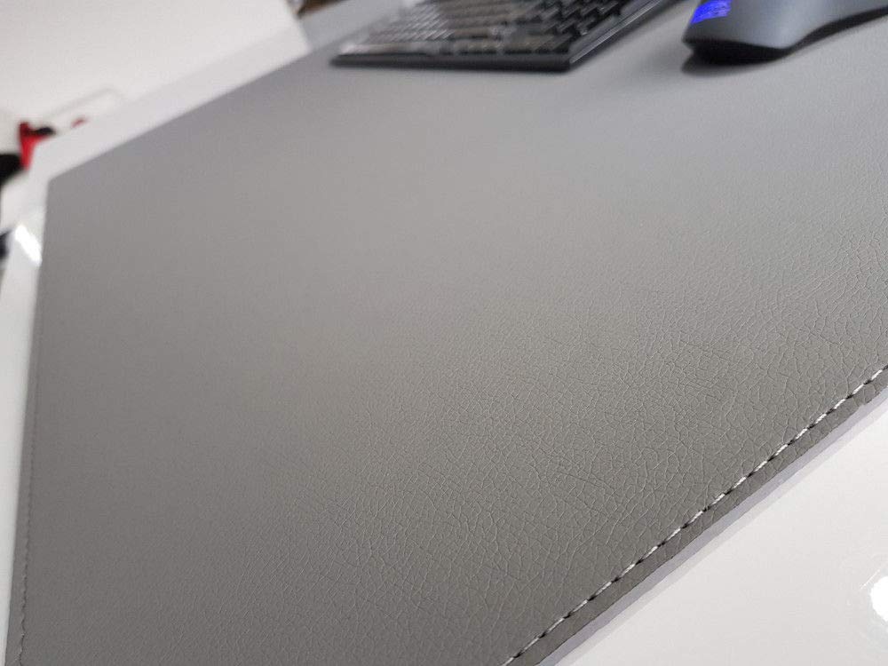 Gewinkelte Schreibtischunterlage sanft Lux Leder 90 x 50 Grau mit Graue Naht
