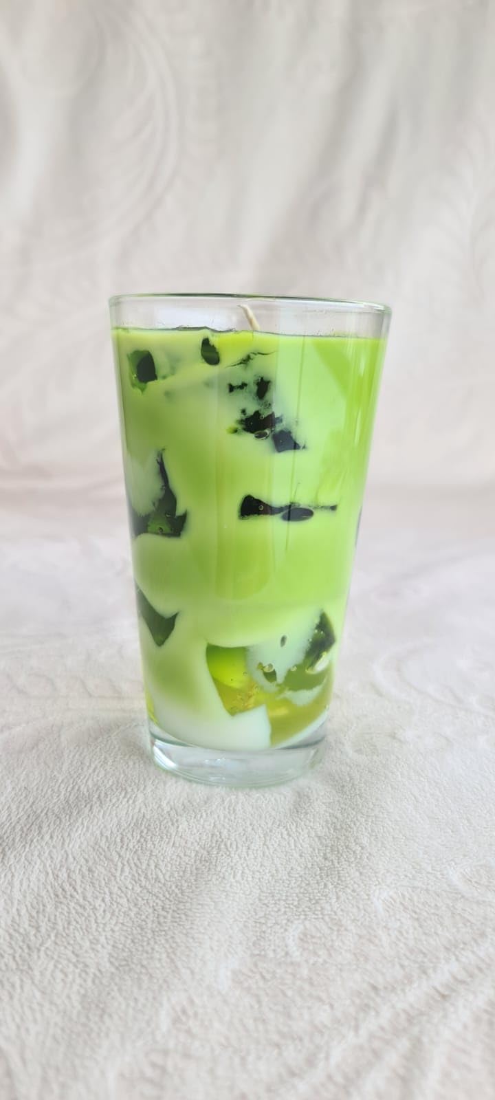 MucizeGifty Iced Matcha Latte Duftkerze – Handgemacht aus Sojawachs & Gelwachs im Glas – 330 ml – Matcha & Honig Duft – Geschenkidee für Duftkerzenliebhaber