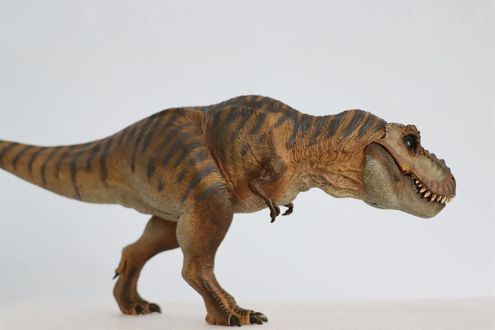 AMITD 1:35 Escala Tyrannosaurus Rex The Once and Future King Figure T-Rex Trex Realistic Dinosaur PVC Collector Toys Animal Model Decoration Gift for Adult (Montañas)