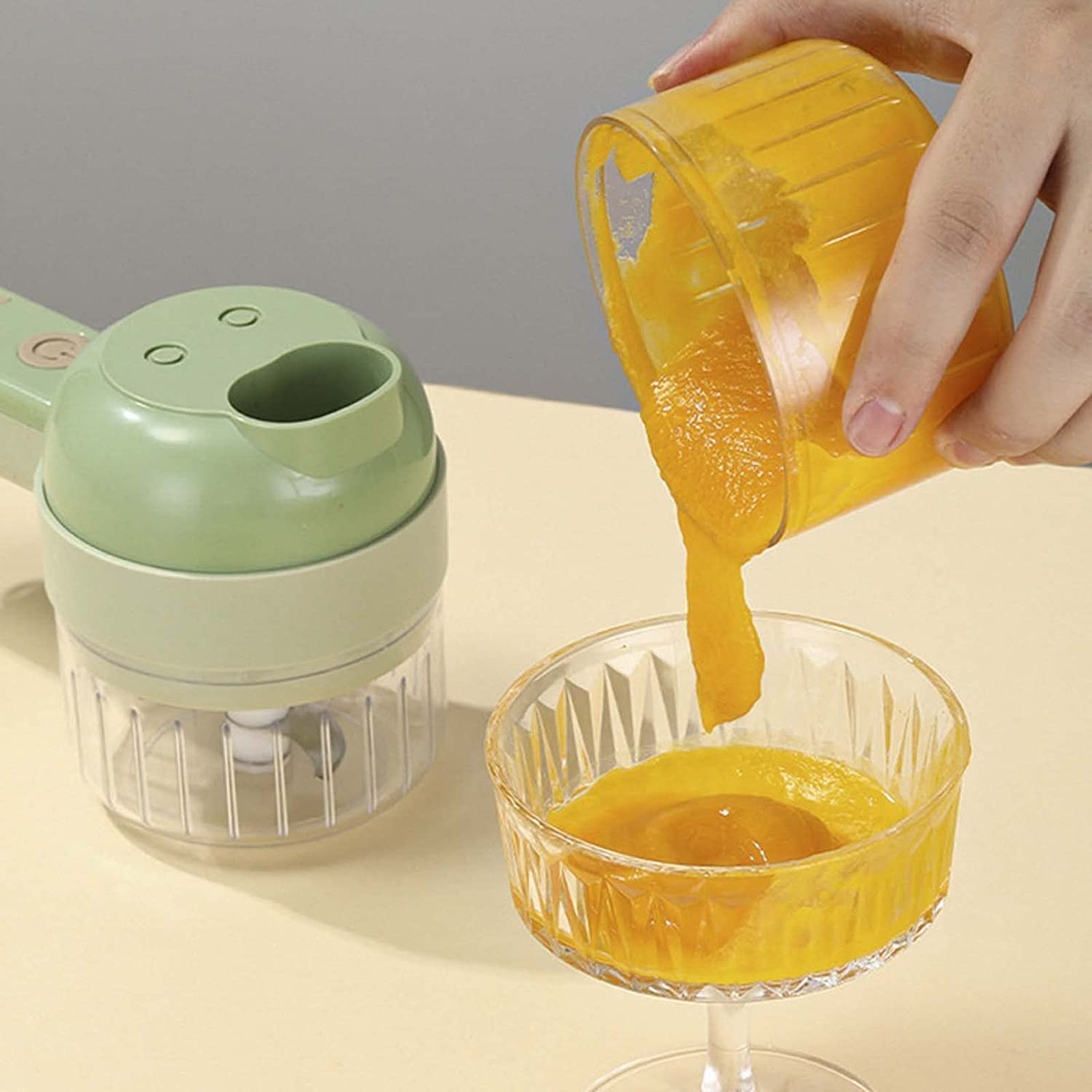 Ensemble de coupe-légumes électrique portable, hachoir multifonction 4 en 1, trancheuse à fruits rechargeable pour une préparation rapide et facile des repas, outil de préparation des aliments de