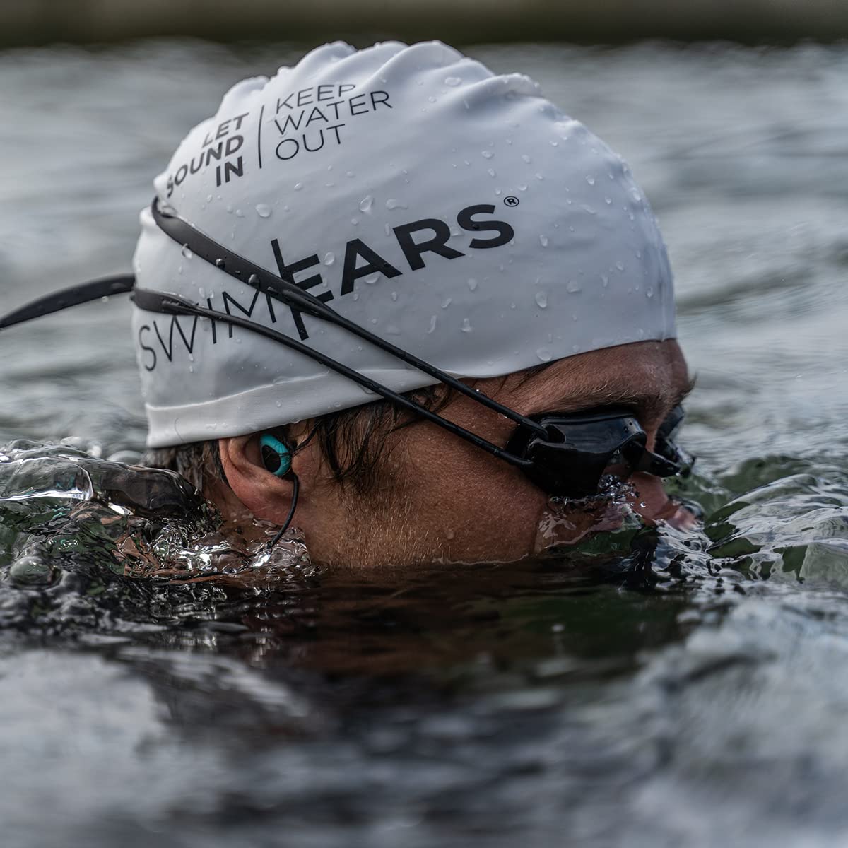 Ohrstöpsel zum Schwimmen, die Geräusche hineinlassen und Wasser draußen halten