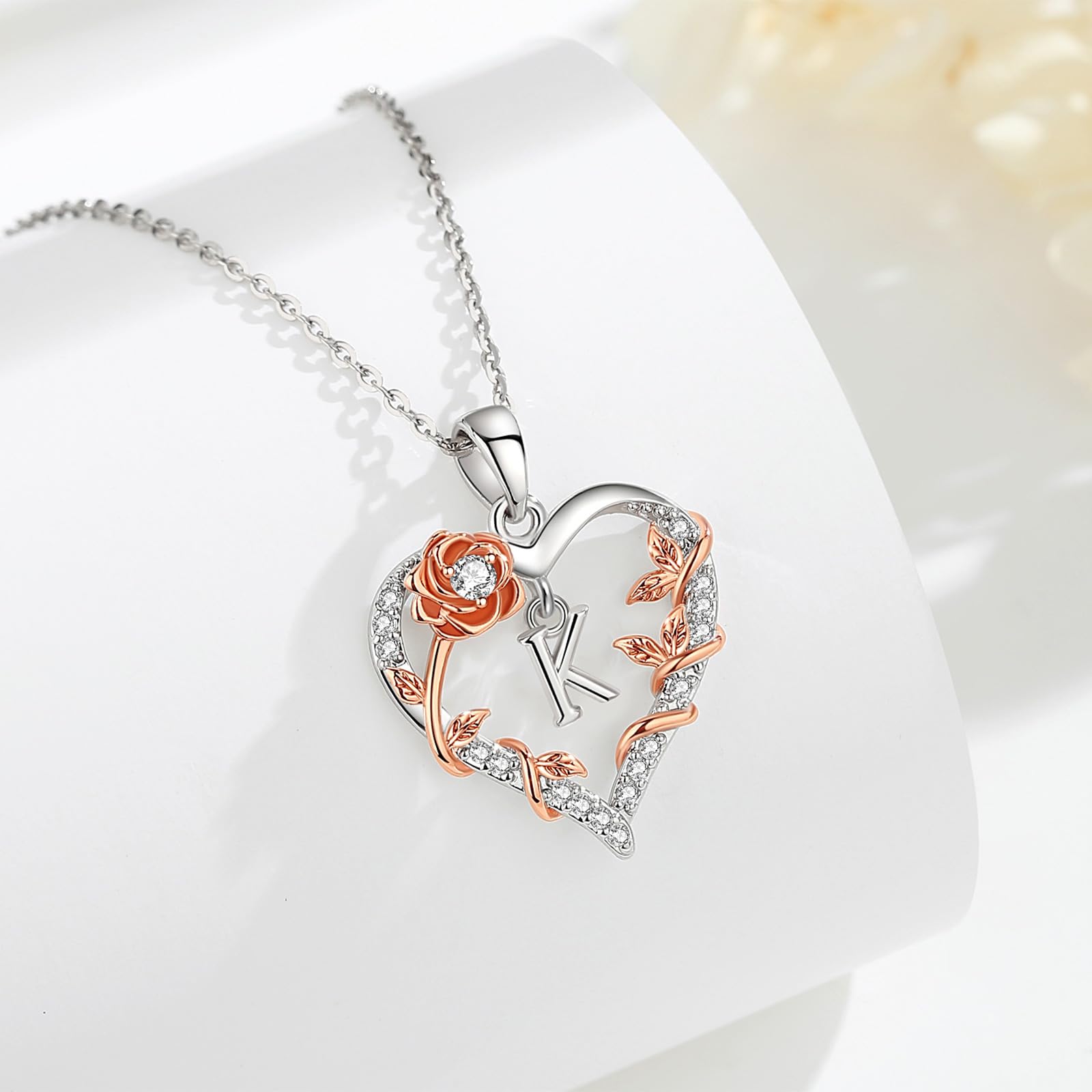 EUDORA Harmony Ball Collana con iniziali a Cuore Rosa per Donne, Lettera dalla A alla Z Collane con Iniziali dell'Alfabeto in Rame Placcato in Rodio Iniziali con Ciondolo Regali di Gioielli, 18"