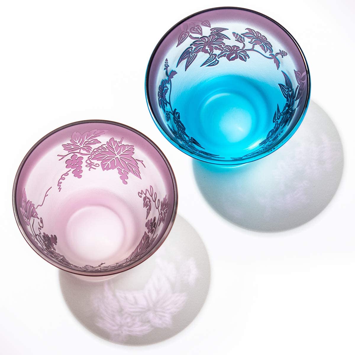 E284◇江戸切子 太武朗工房 彫刻夢柄子 鉄線紋ブルーペアオールドグラス 元箱 ガラス細工 工芸品 彫刻硝子 フリーカップ タブロー  |  太武朗工房 公式 直販  彫刻夢柄子 ぶどう紋・鉄線紋