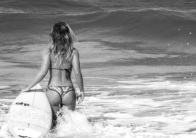 Amazon Co Jp 絵画風 壁紙ポスター はがせるシール式 サーフィン 波乗り 波 海 女性 サーファー モノクロ キャラクロ Sfnx 006am2 版 594mm 4mm 建築用壁紙 耐候性塗料 ホビー 通販