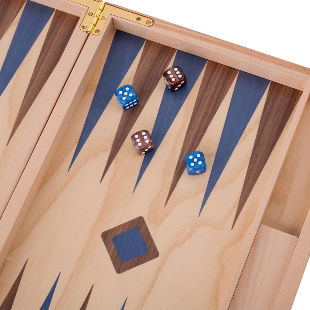 Engelhart-250552 – Backgammon en Bois 15 Pouces (38 cm) Valise Luxe en Bois de Ronce Incrustation en Noyer – Ouvert 48 × 38 cm – Pions Bleu/Brun – Dés et Gobelets – Jeu de Société Classique