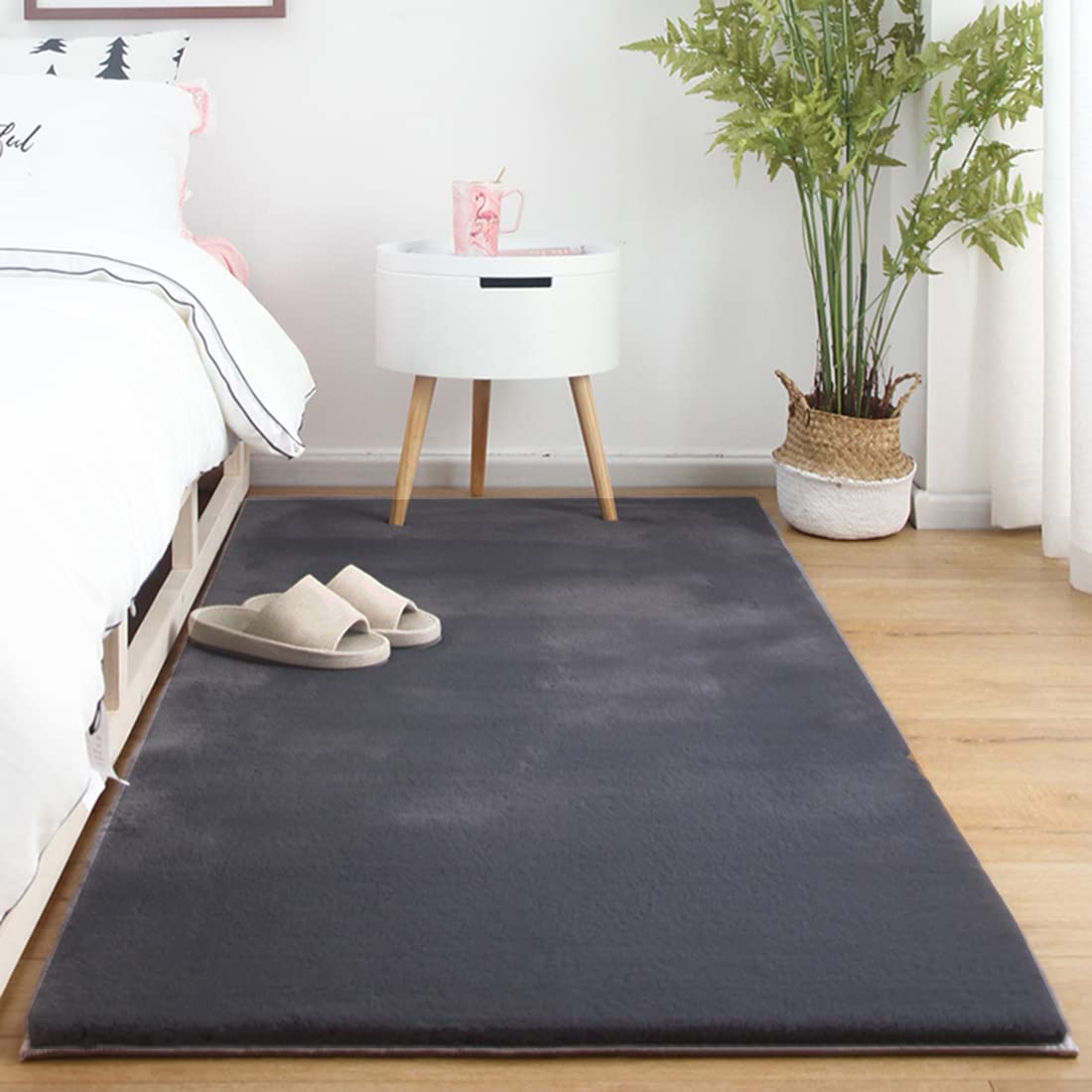 GueTTO Tapis Fausse Fourrure Lapin Beige Ultra Doux épais Poils Longs Tapis Chevet antidérapant Lavable pour Chambre Salon Chambre bébé décoration Sol intérieur Maison,Dark Gray,160 x 230 cm