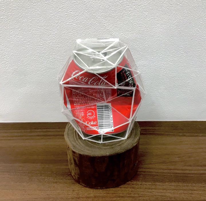 コカコーラ   大村洋二郎さんの作品です。 コカコーラ 大村洋二郎さんの作品です。 紙造形作家 大村洋二郎