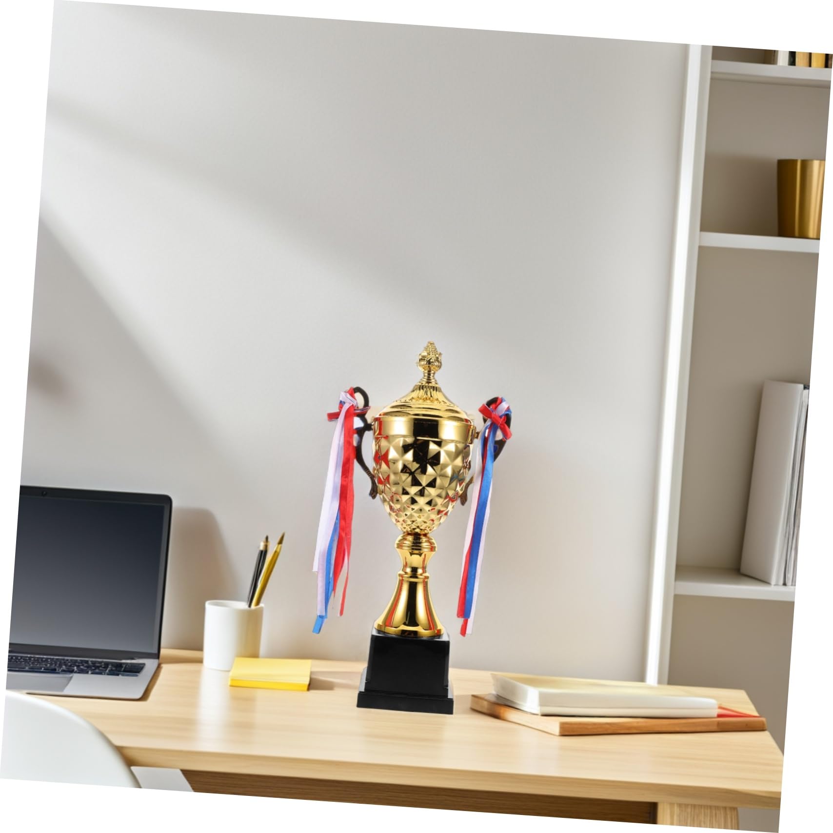 Metalltrophäe Rennpokal für Turniere aus Robustem Metall Widerstandsfähig und Geeignet für Innen und Außenevents bei Preisverleihungen