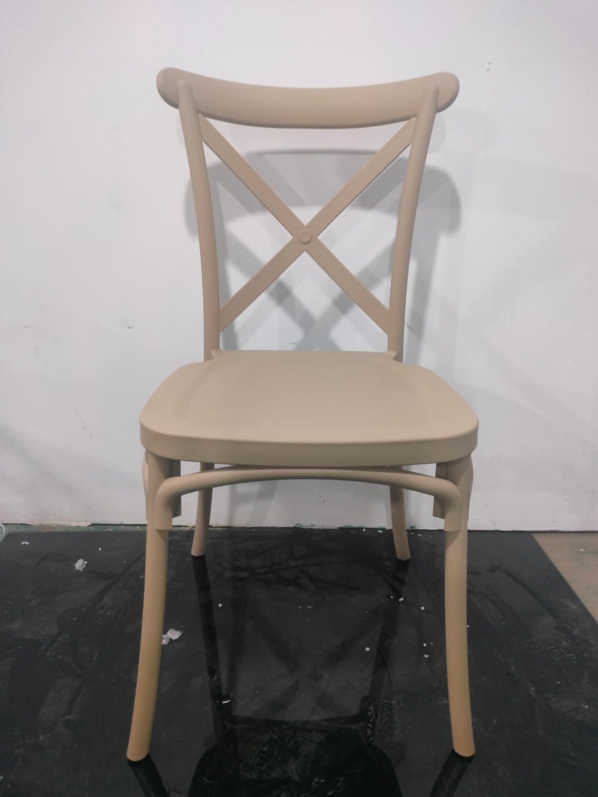 Silla Crossback polipropileno diseño eventos beige 90 x 48 x 49 cm