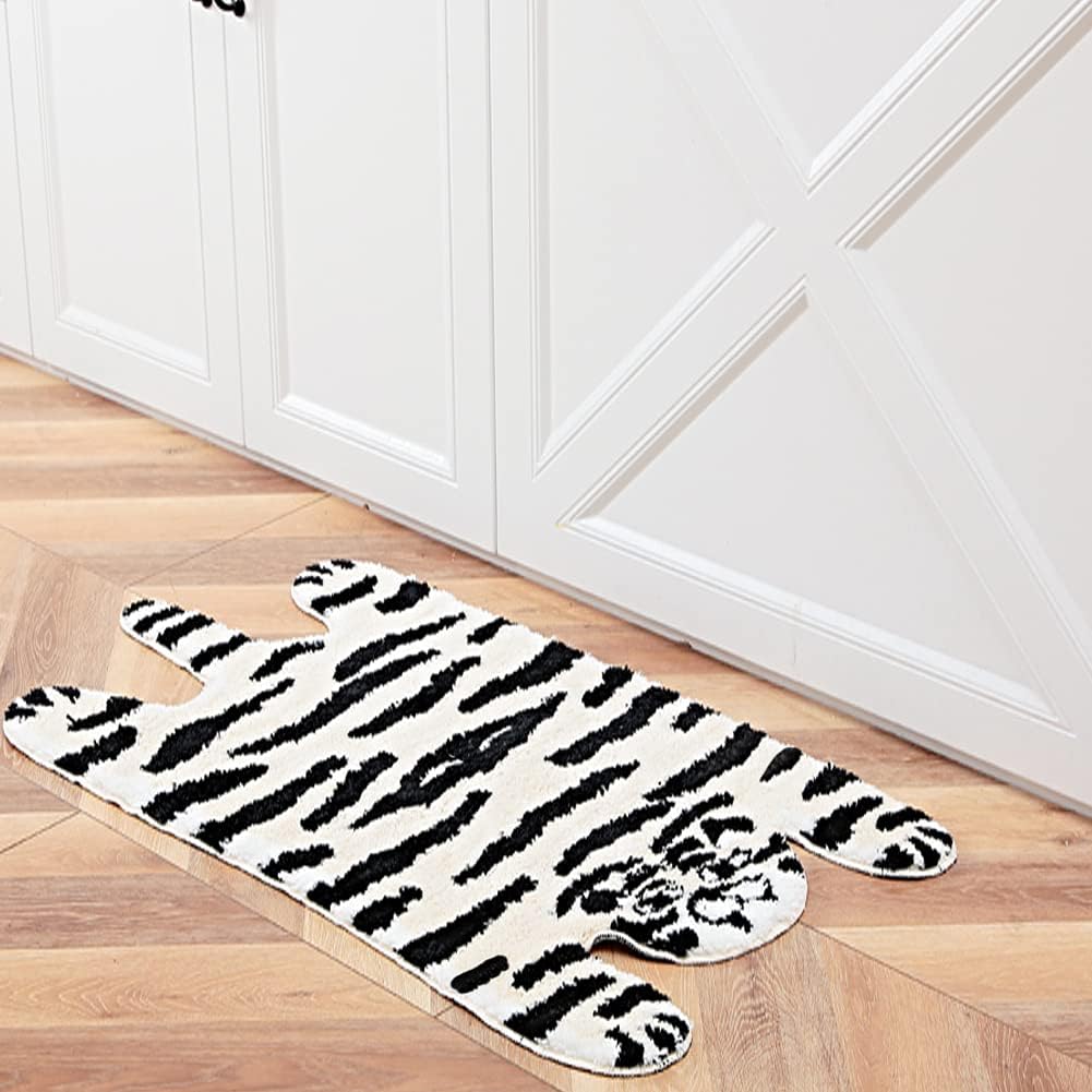 Tiger Shaped Bath Mat Faux Animals Area Rug Non-Slip Bathroom Door Mat Cute Bathroom Rug for Home Decor Bedroom Bathroom, Small Carpet Playmat Shower Rugs(50x90cm)