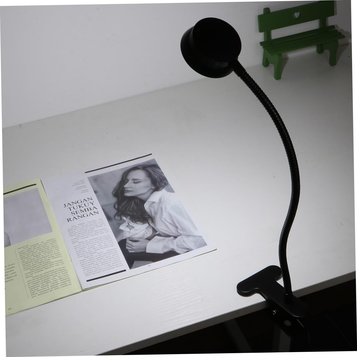 Lampada da Lettura a Clip LED 4w 6w, Collo Flessibile Nero | 2 Livelli di Luminosità, Cavo USB Incluso, Luce Intensa per Leggere al Buio e Hobby