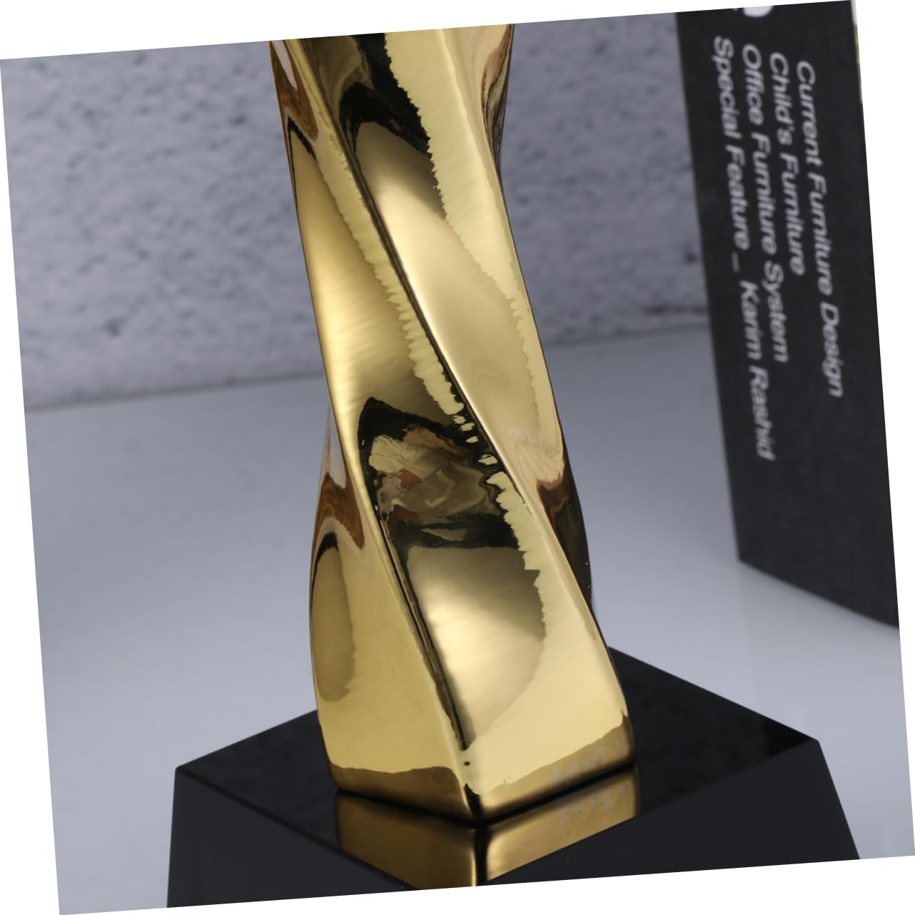 Goldene Auszeichnungstrophäe aus Kunstharz mit Stern Design Kreative Partytrophäe als Spielpreis Belohnung für Sportbankette