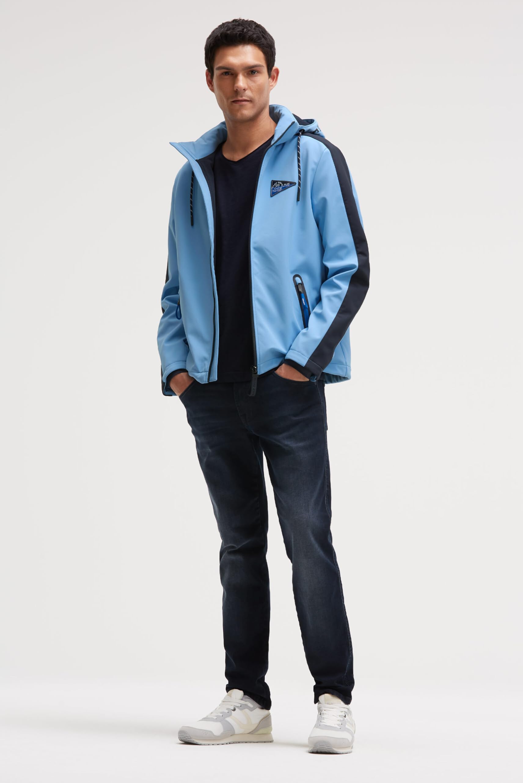 Camp David Herren Softshelljacke mit abtrennbarer Logo-Kapuze