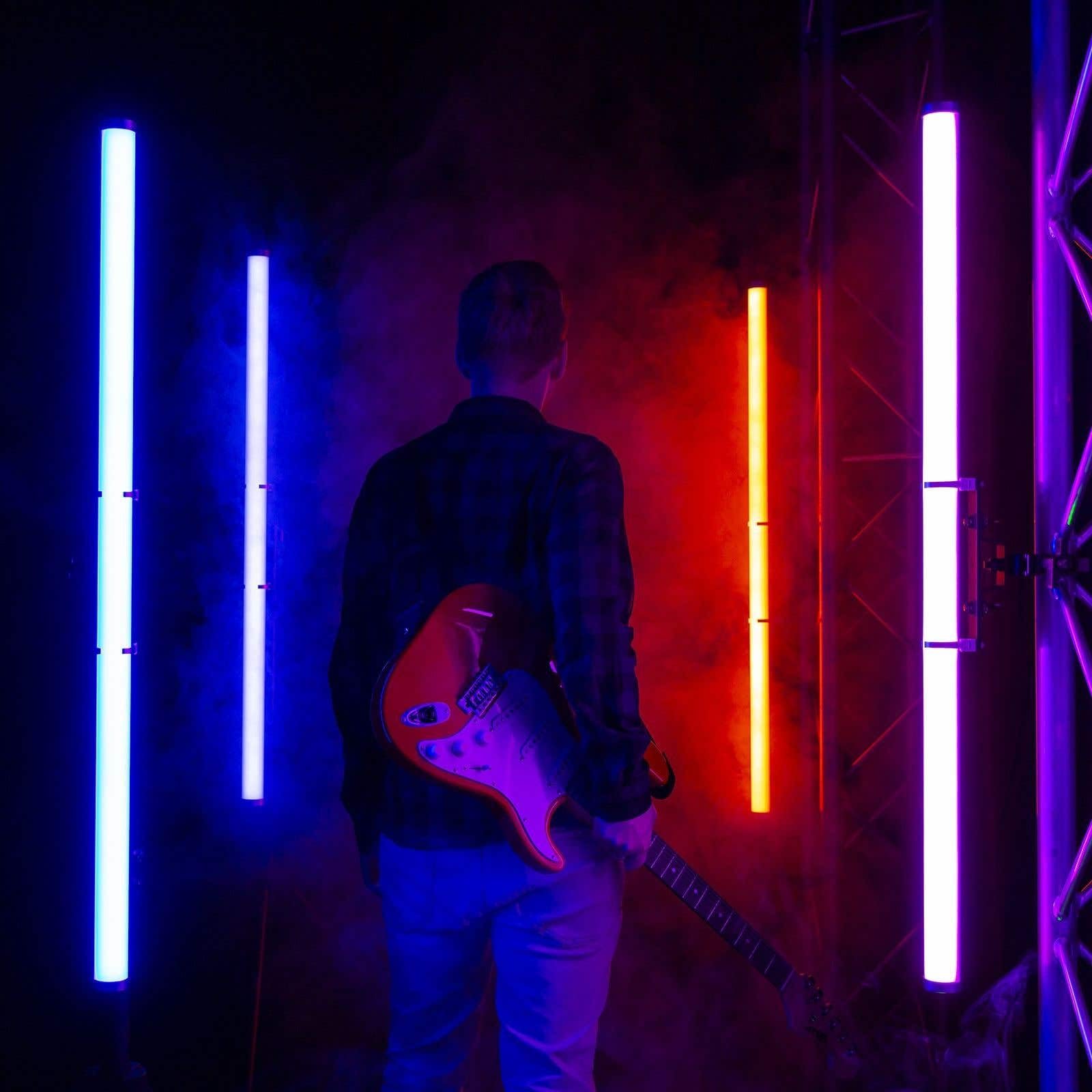 BeamZ Pro Kratos LED Tube RGBW 120cm, 288 Pixel LED Bar mit 20h Akku, DMX - IP65 Wetterfest - RGBW Stehlampe, App-Steuerung, WDMX & IR Fernbedienung – inkl. Stativ & Zubehör