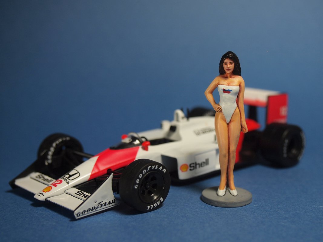 Aurora Model 1/43 Paddock Girls 80s - Kit de figuras sin pintar RC01