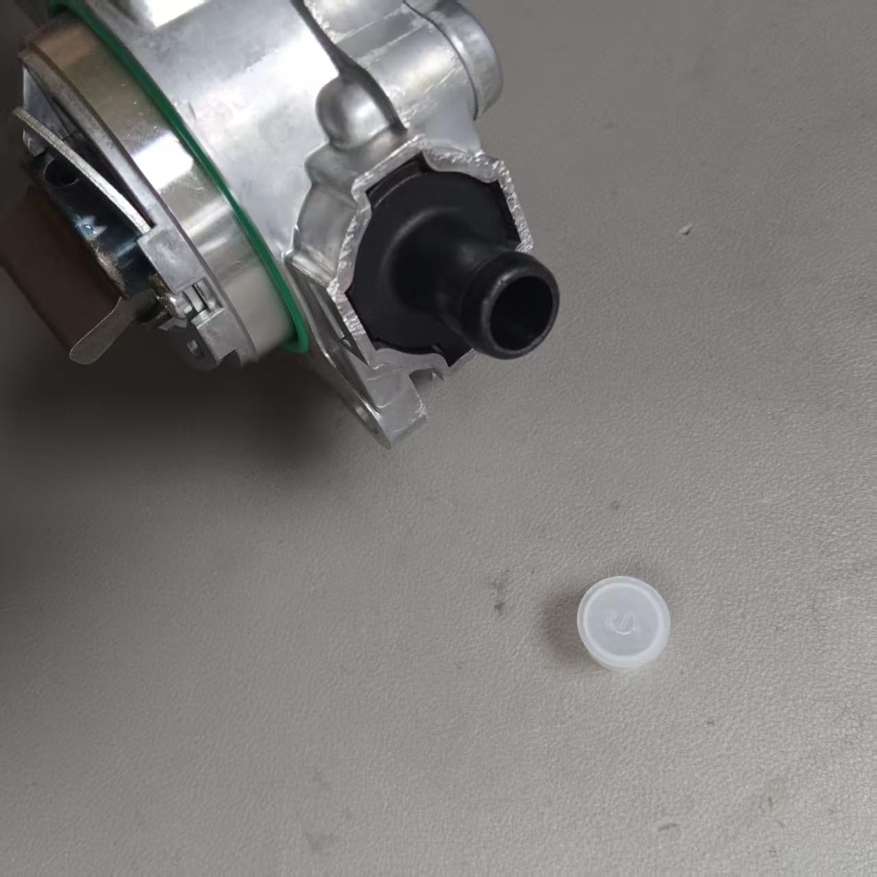 CAR VACUUM PUMP 06D145100E