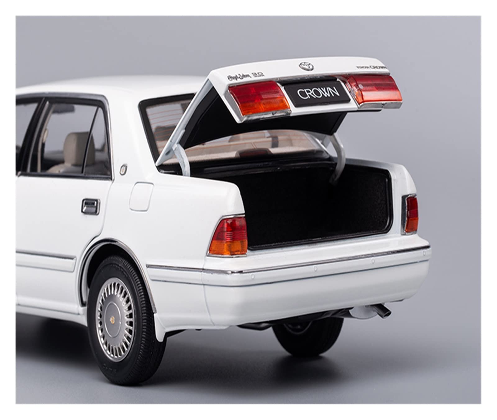 Amazon | ミニカー トヨタクラウン第10世代1:18合金車モデルブティック