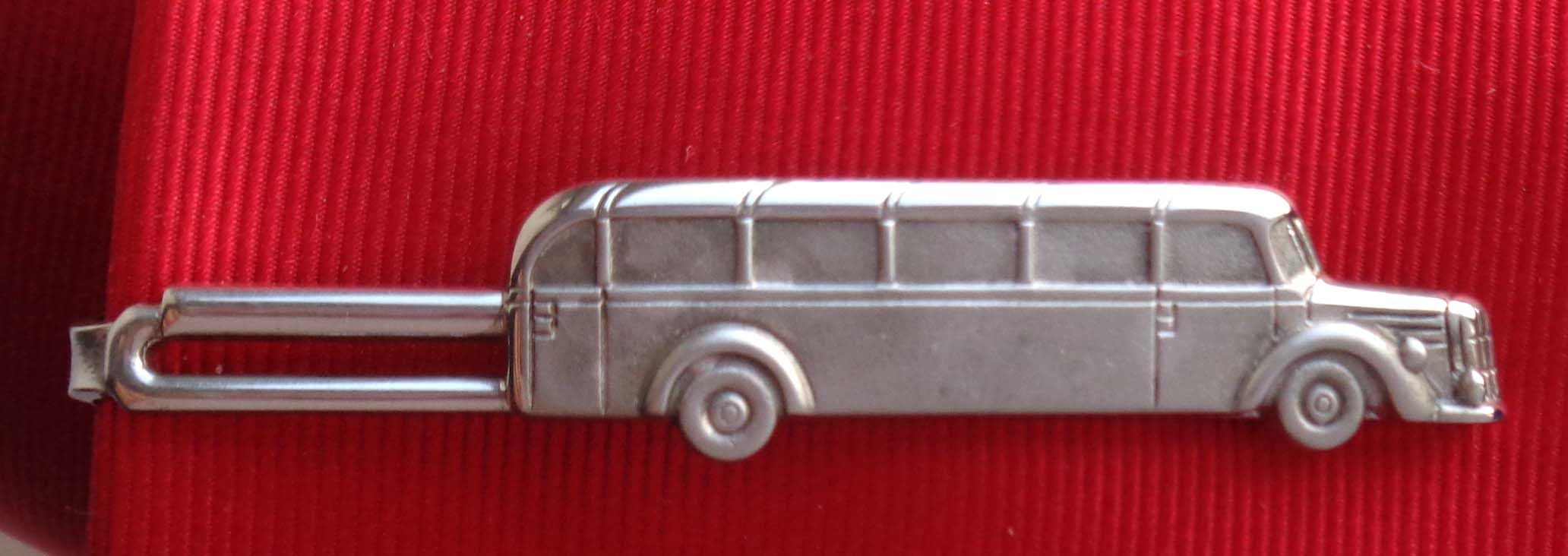 Krawattennadel mit Oldtimerbus ca. 6,8 cm lang silbern satiniert und leicht geschwärzt Patinastil m.i. Germany + Geschenkbox - SALE - Accessoire für die Seidenkrawatte