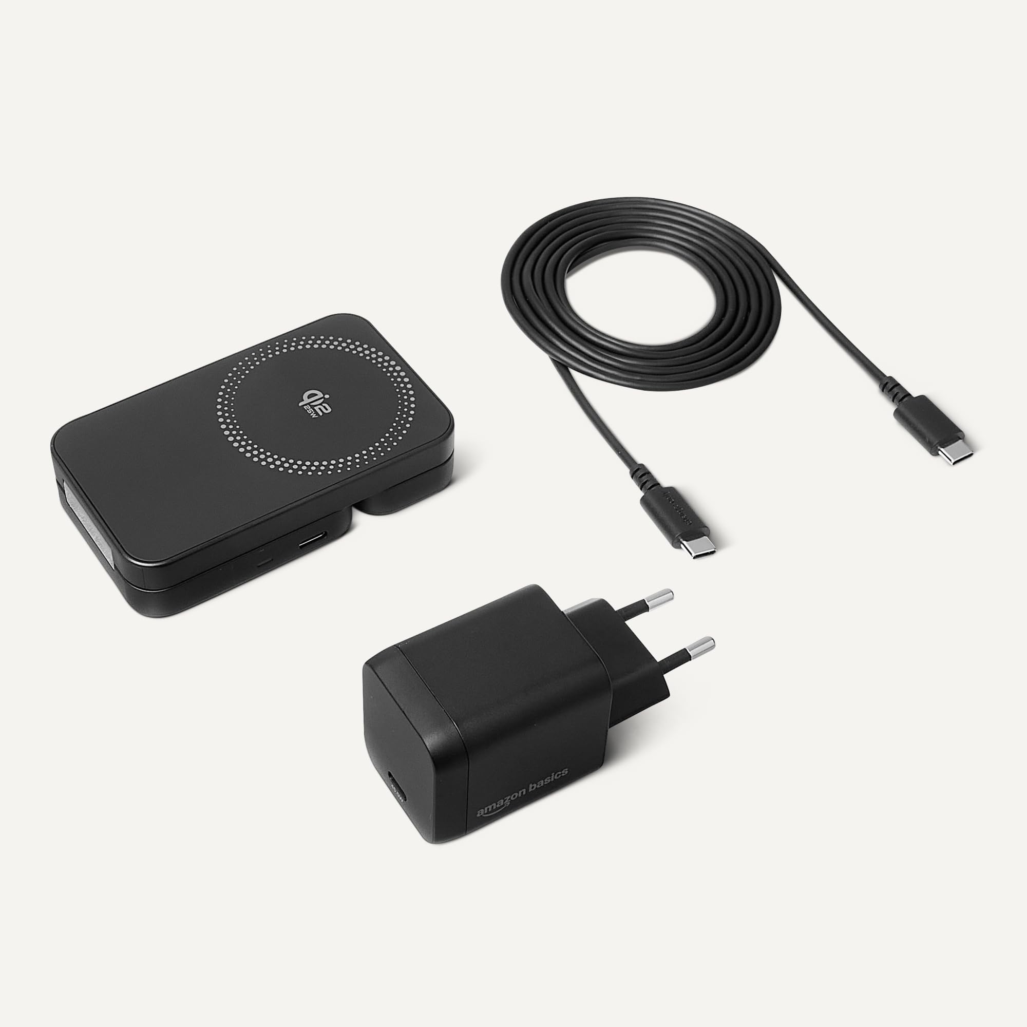 Amazon Basics, Stazione di ricarica wireless 3 in 1 con certificazione Qi2.2 da 25W supporto pieghevole compatibile MagSafe per iPhone 17/16/15/14/13/12,Apple Watch,AirPods,con adattatore da 45 W,Nero