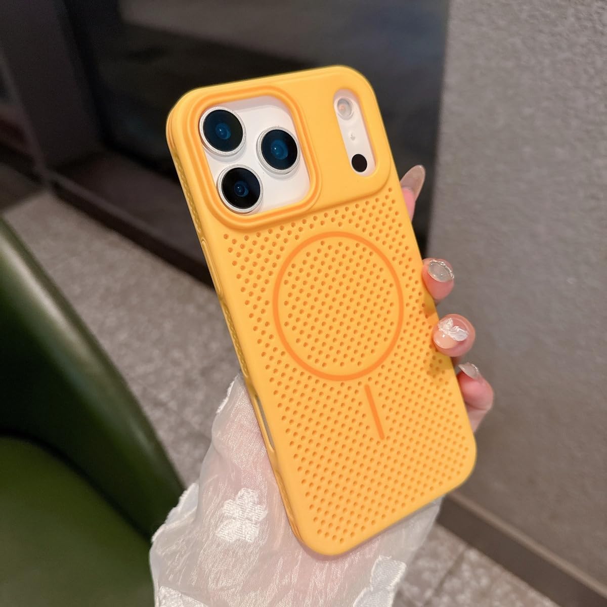 Coque magnétique iPhone 15 Pro Max orange antichoc - 8