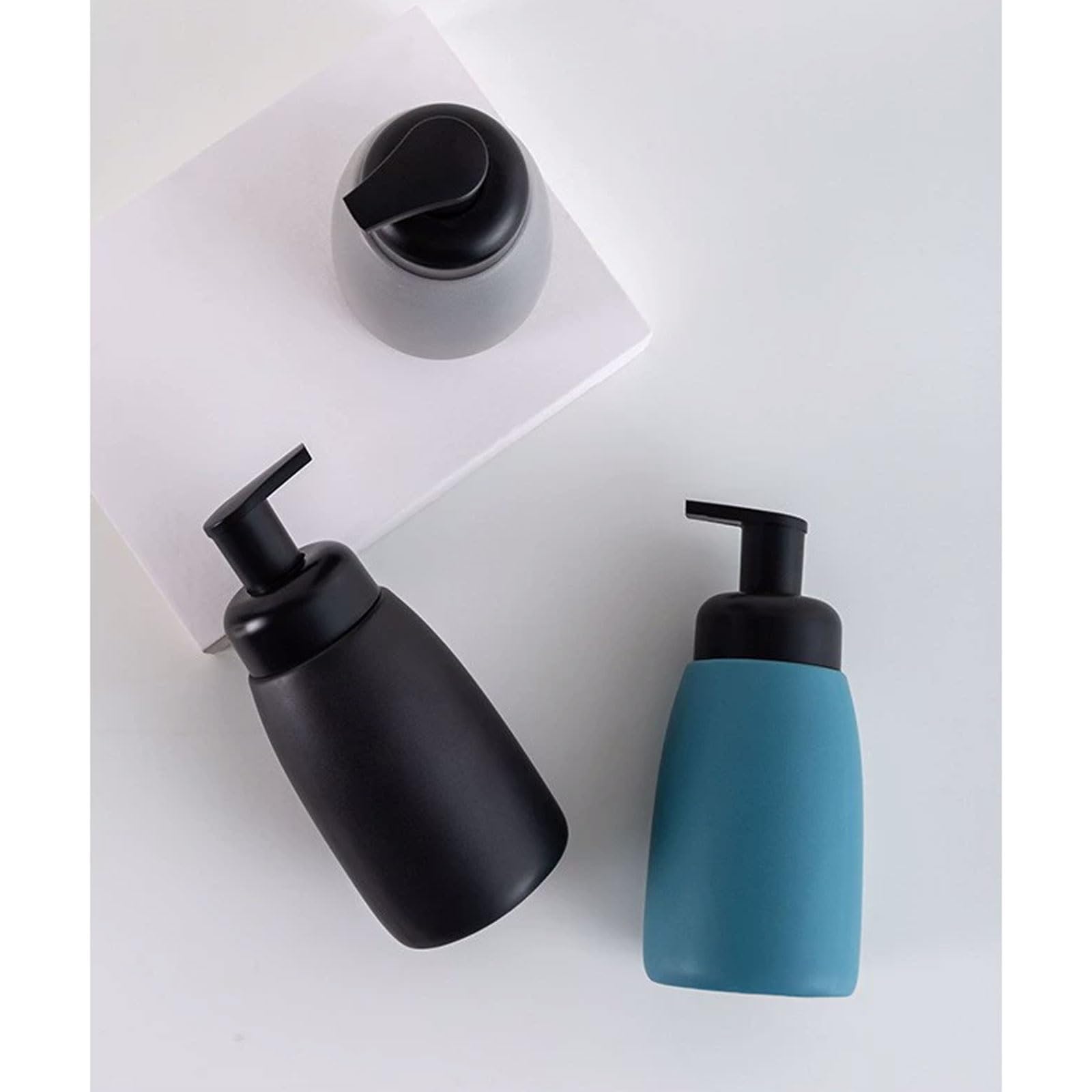 Ceramiczny dozownik mydła w piance 306 ml z plastikową głowicą pompki, matowe wykończenie, luksusowy blat (szary)