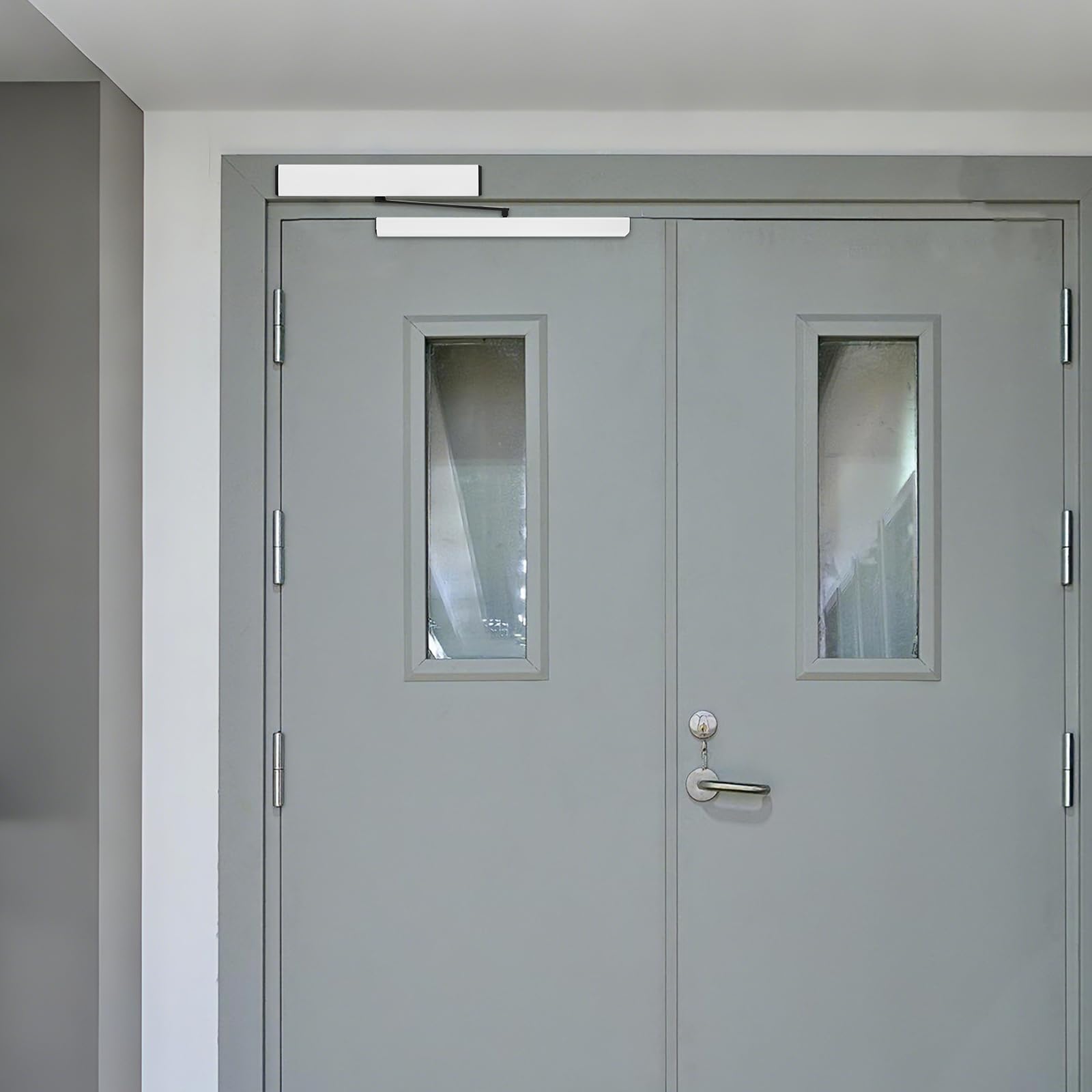 Abridor automático de puertas oscilantes con motor sin escobillas, mando a